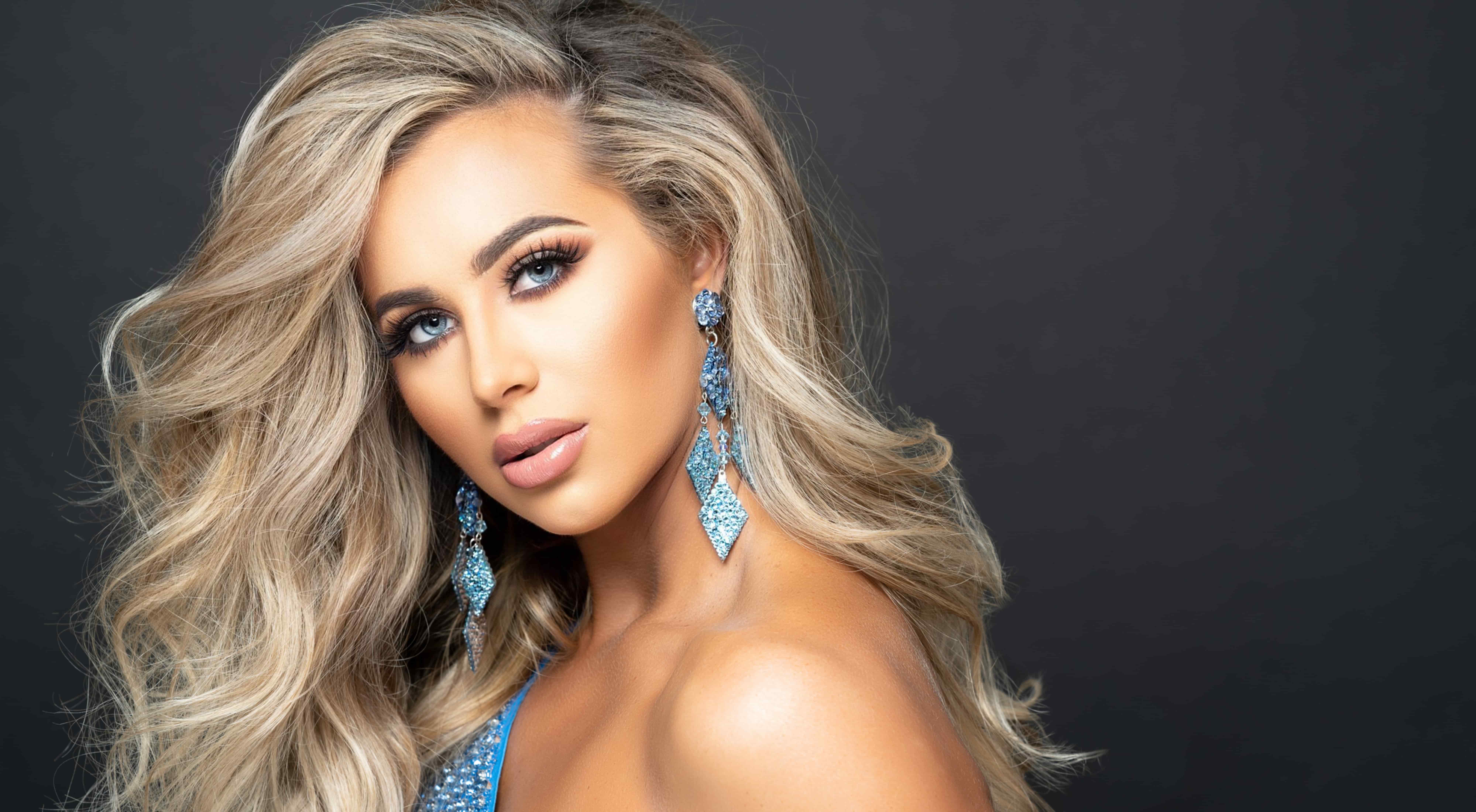 Models | Convention Model - Trade Show Talent